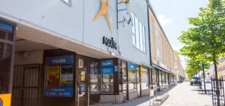 Elokuvateatteri Maxim ulkoa kuvattuna.