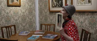 Klovni Elviira Raakelin salongissa Varkauden museokeskus Konstissa.